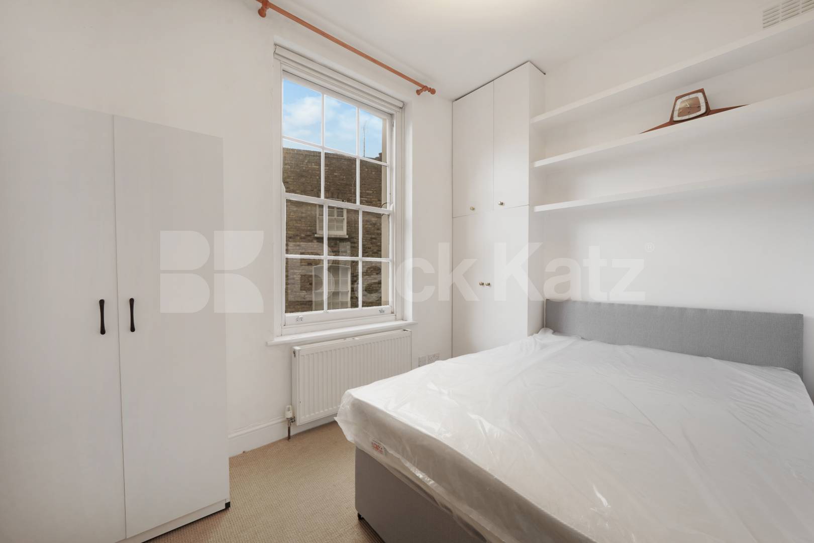 Located in one of WC1X prime garden squares close to Bloomsbury Granville Square, Kings Cross / Clerkenwell 
